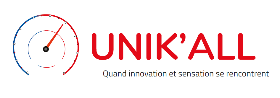 Logo UnikAll. Compteur de voiture avec des dégradés de allant du bleu au rouge vers la droite. Le mot, UnikAll, de couleur rouge, est placé à droite du compteur, au dessus de la phrase, quand innovation et sensation se rencontrent, avec une typographie sans empattement, de couleur noir.